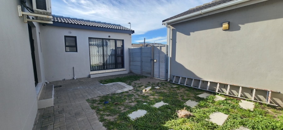 To Let 3 Bedroom Property for Rent in Parklands East Western Cape